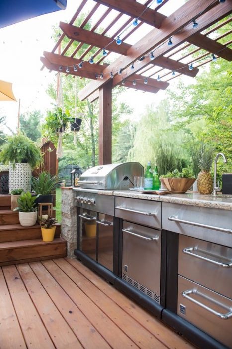 outdoor kitchen